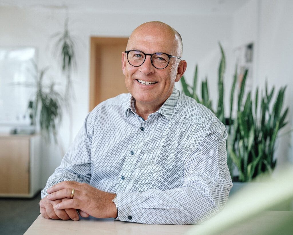 Ralf Nowak im Büro, Porträt zur Kundenstimme